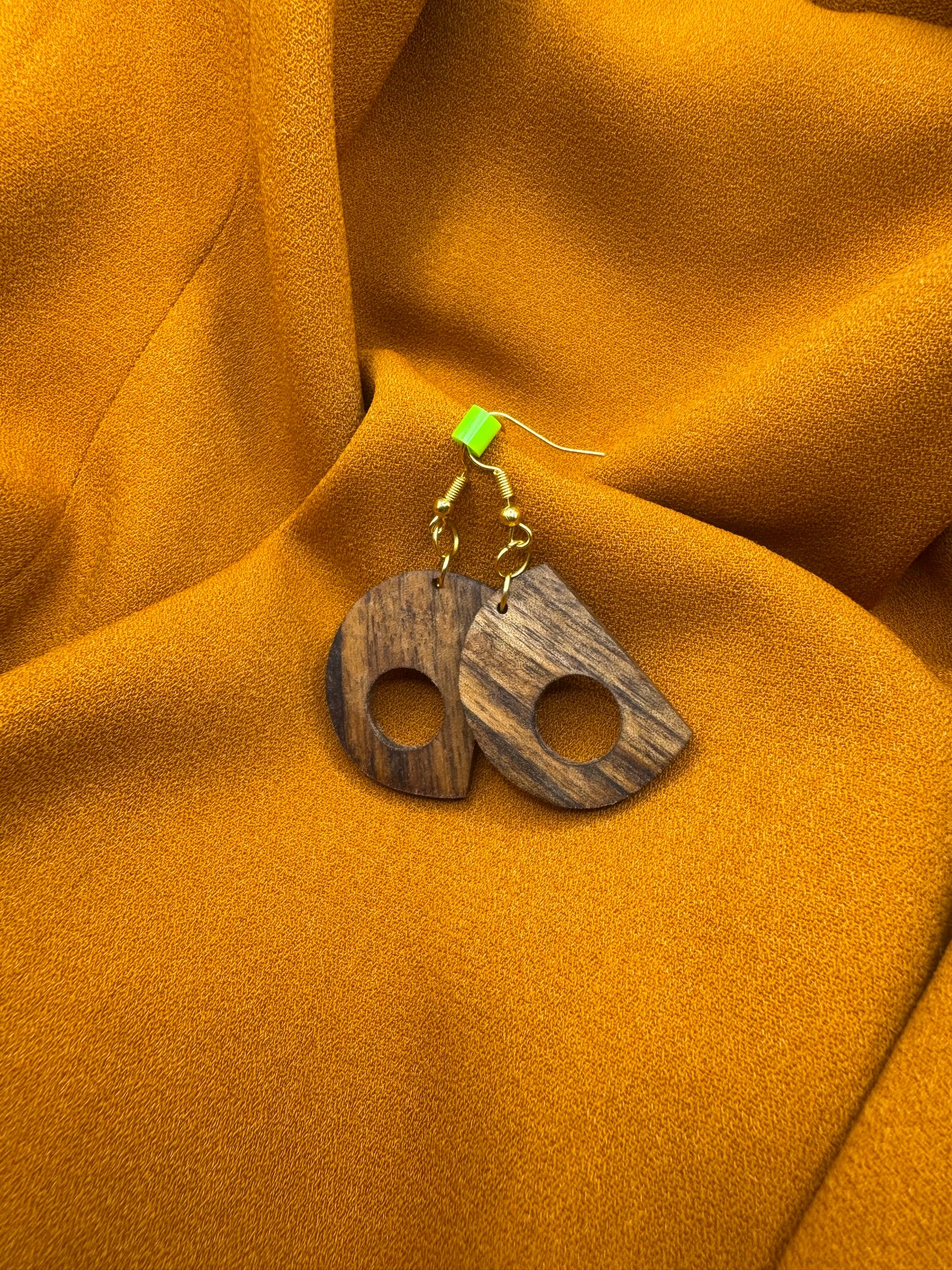 BOUCLES D'OREILLES NOYER