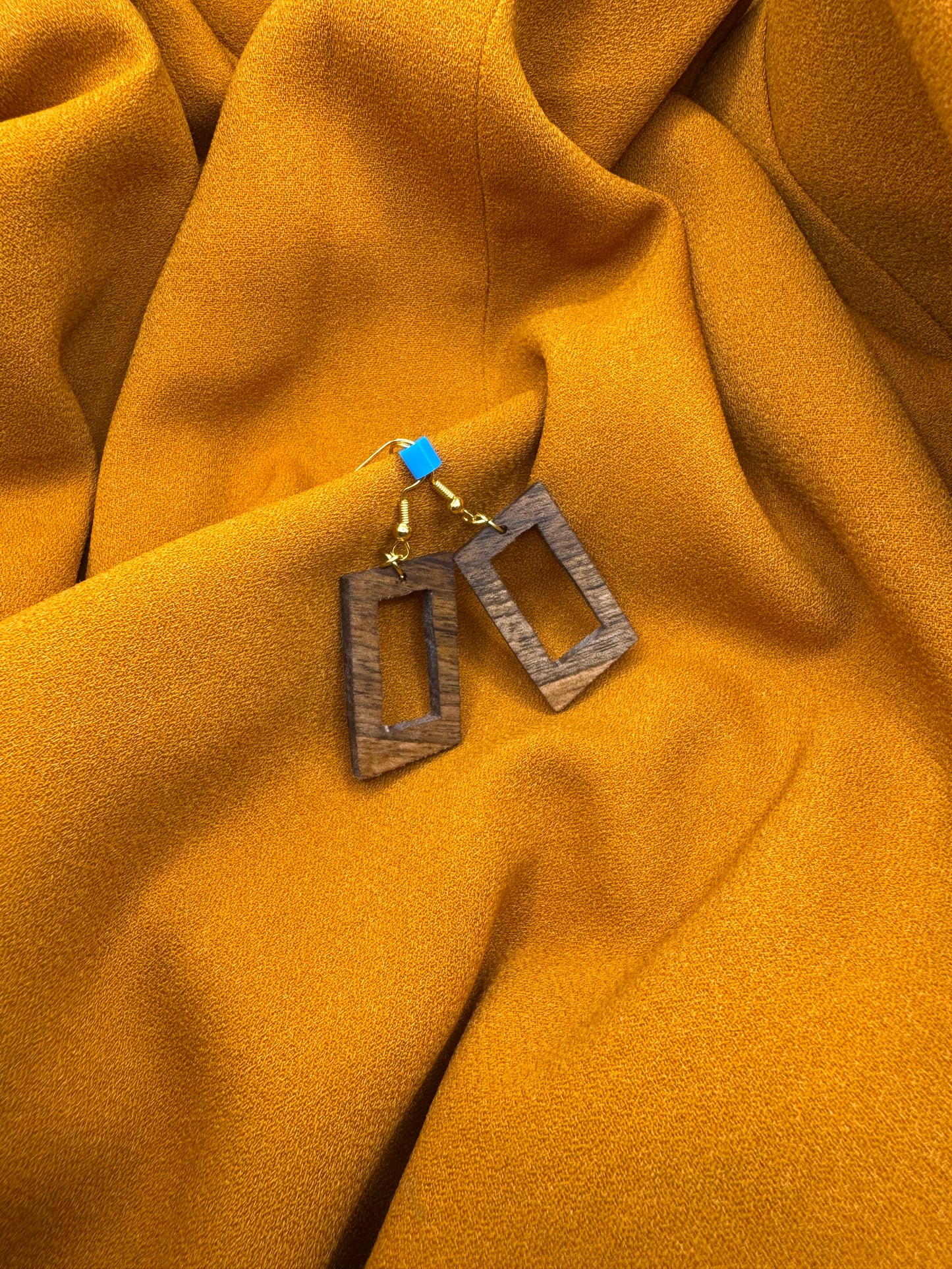 BOUCLES D'OREILLES NOYER